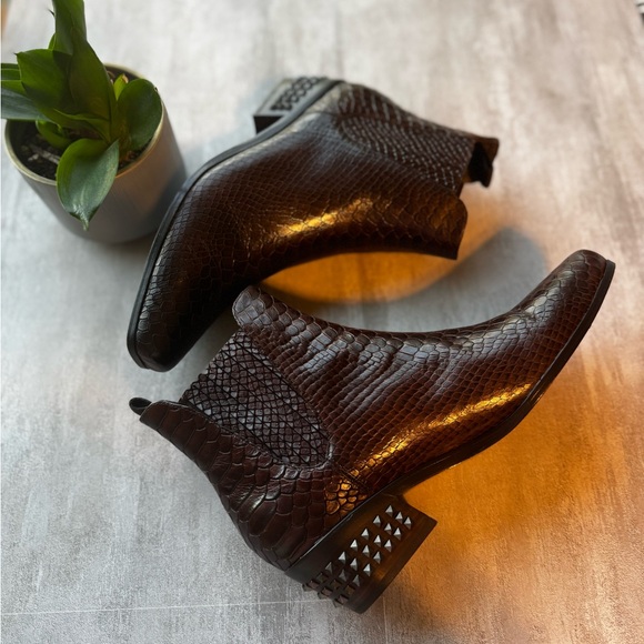 Donald Pliner Milann Studded Heel Dark Brown Slip On Leather Boots 9.5 Grunge - Picture 2 of 14